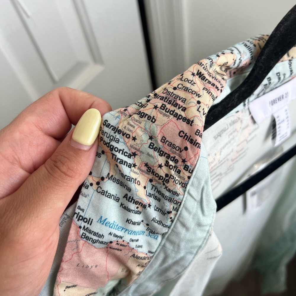 World map button up - Picture 2 of 2